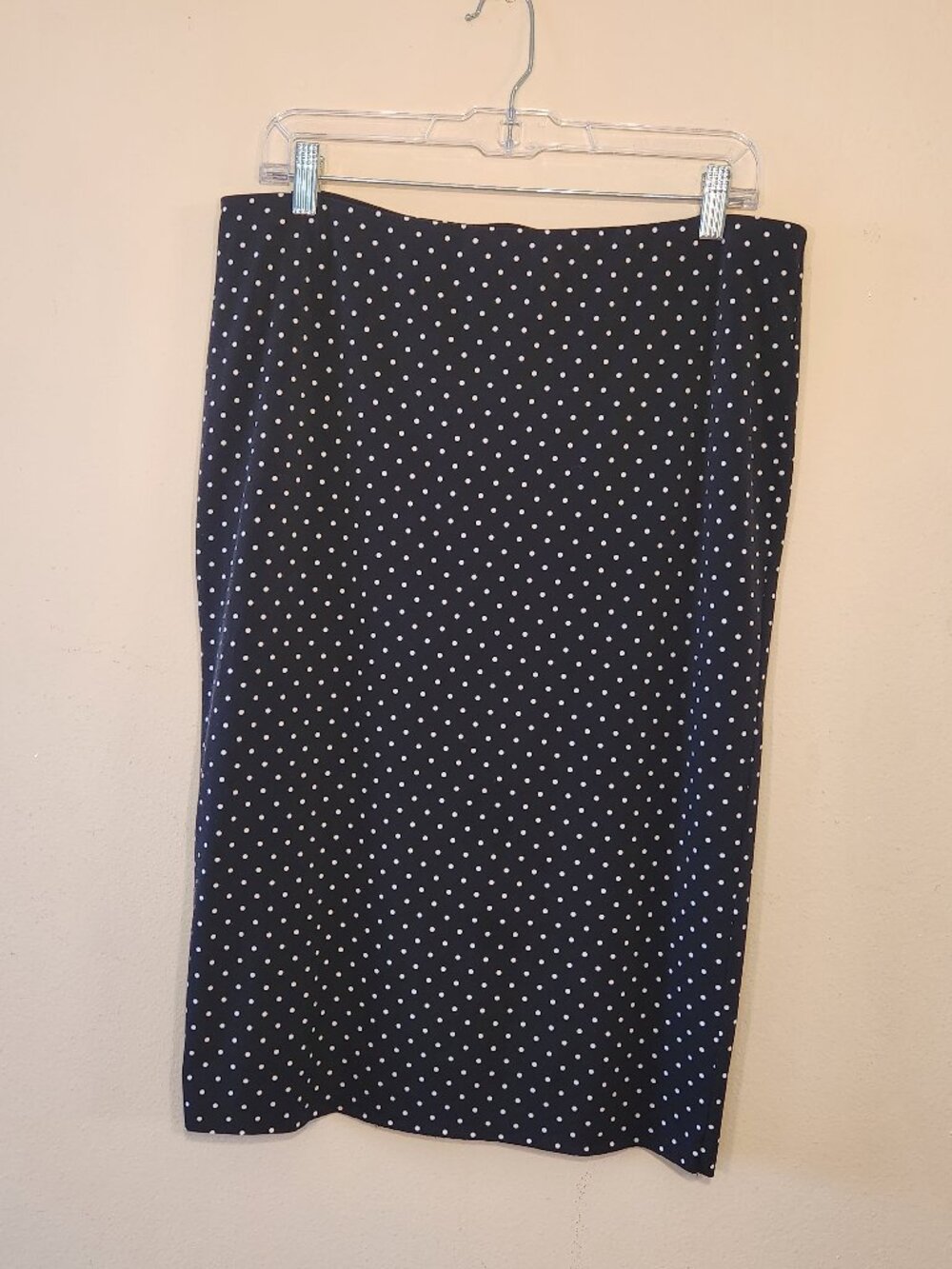 Vince Camuto black and white polka dot stretch pencil skirt size L